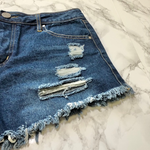 NWT❣️Distressed Denim Shorts - Picture 4 of 8